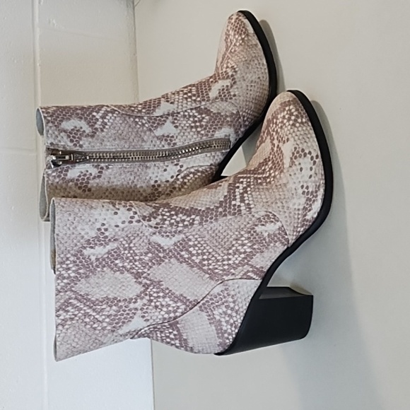 Dolce Vita Snake Embossed Genuine Leather Silver Inner Zipper Samie Boot 8.5 - Picture 14 of 14